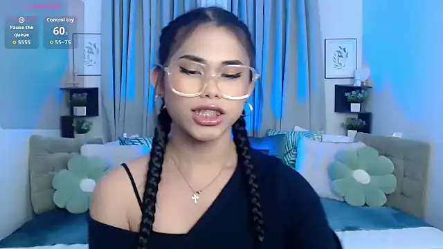 PrettyBlythes TS online show from October 25, 2025, 9:30 am