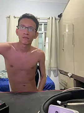 safadezanunes2 online show from November 5, 2025, 8:12 pm