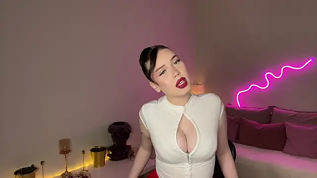 Snapshot of mistress_of_hearts chatting on June 3, 2026, 6:45 pm mistress of hearts online show from June 3, 2026, 6:45 pm
