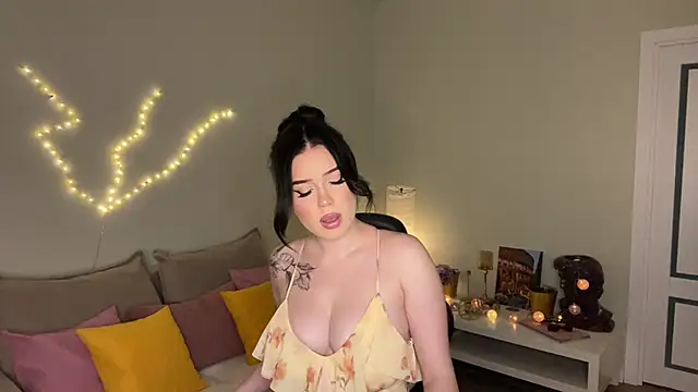Snapshot of mistress_of_hearts chatting on July 18, 2026, 1:30 pm mistress of hearts online show from July 18, 2026, 1:30 pm