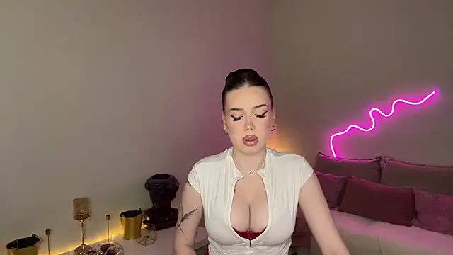 Snapshot of mistress_of_hearts chatting on June 16, 2026, 12:49 pm mistress of hearts online show from June 16, 2026, 12:49 pm
