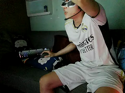 boyhigh1997 online show from February 5, 2026, 9:38 am