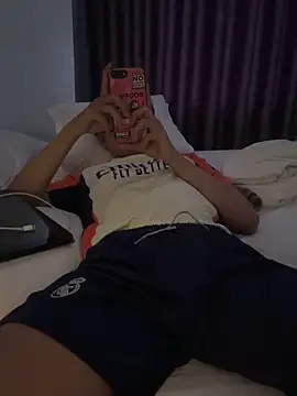 boyhigh1997 online show from October 26, 2025, 2:56 am