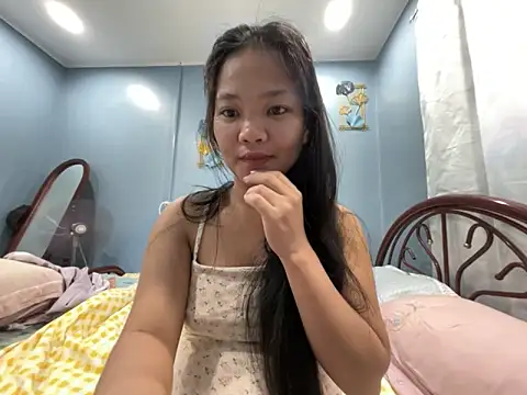 Snapshot of princess_janine chatting on February 17, 2026, 12:19 am princess janine online show from February 17, 2026, 12:19 am