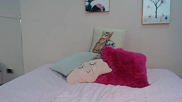 zooombee online show from February 5, 2026, 7:10 pm