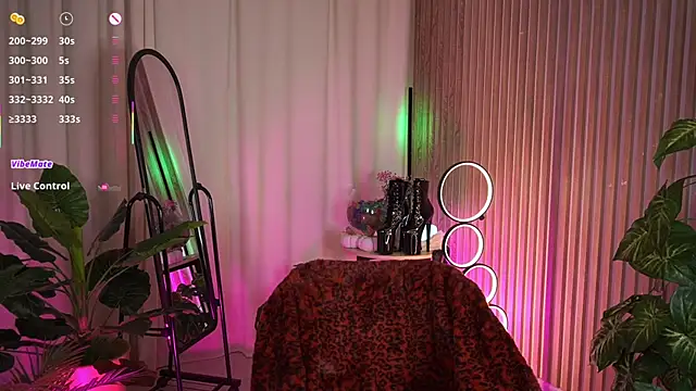 LauraWifeness online show from November 25, 2025, 5:41 am