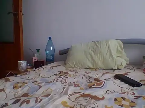 Snapshot of hugecock4u1990 chatting on October 23, 2025, 6:34 am hugecock4u1990 online show from October 23, 2025, 6:34 am