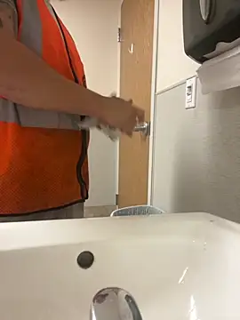 PuttieIn online show from October 3, 2025, 5:14 pm