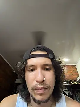 Snapshot of Luxx_14 chatting on April 4, 2026, 7:53 pm Luxx 14 online show from April 4, 2026, 7:53 pm