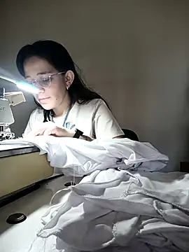 Isabella5 Brown  online show from October 5, 2025, 5:47 pm