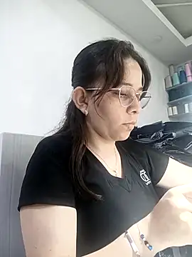 Isabella5 Brown  online show from October 4, 2025, 2:51 pm