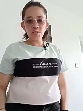 Isabella5 Brown  online show from October 21, 2025, 8:19 pm