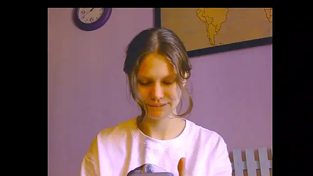 Snapshot of Lunliss chatting on April 2, 2026, 10:11 am Lunliss online show from April 2, 2026, 10:11 am