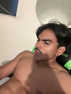 Snapshot of pretoboom14 chatting on April 5, 2026, 3:57 am pretoboom14 online show from April 5, 2026, 3:57 am