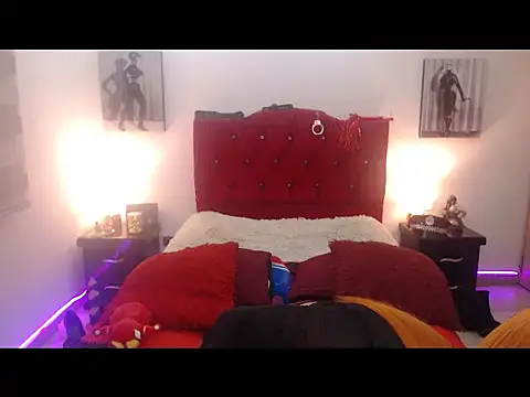 CharlotteBrooks online show from May 12, 2026, 10:05 pm
