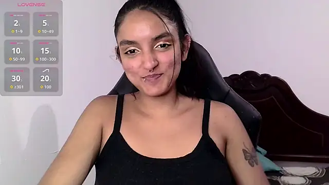 Snapshot of Ari_20_ chatting on September 29, 2025, 11:43 pm Ari 20 online show from September 29, 2025, 11:43 pm