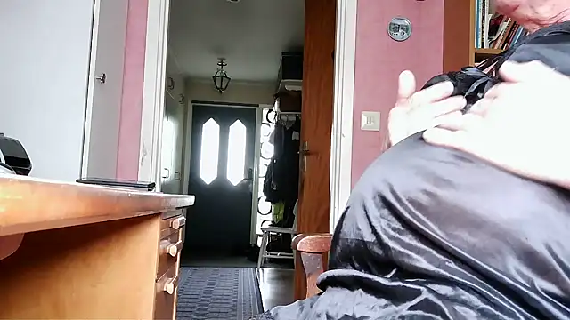 Snapshot of Solek56 chatting on October 6, 2025, 8:26 am Solek56 online show from October 6, 2025, 8:26 am