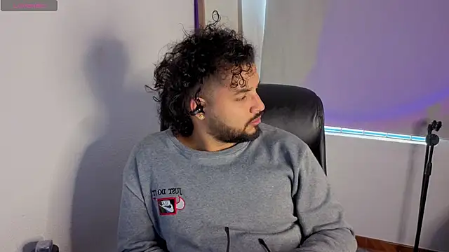 Ernesto-Rodriguez82 online show from September 29, 2025, 5:51 pm