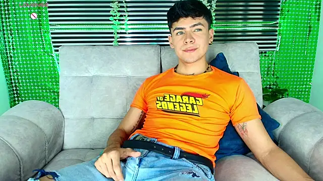 CamiiGuzmanX online show from March 24, 2026, 11:05 pm