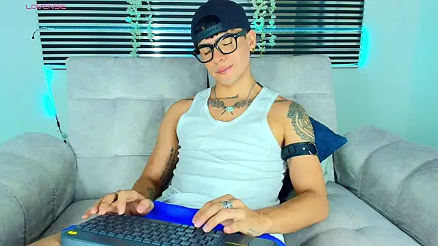 CamiiGuzmanX online show from March 31, 2026, 7:38 pm