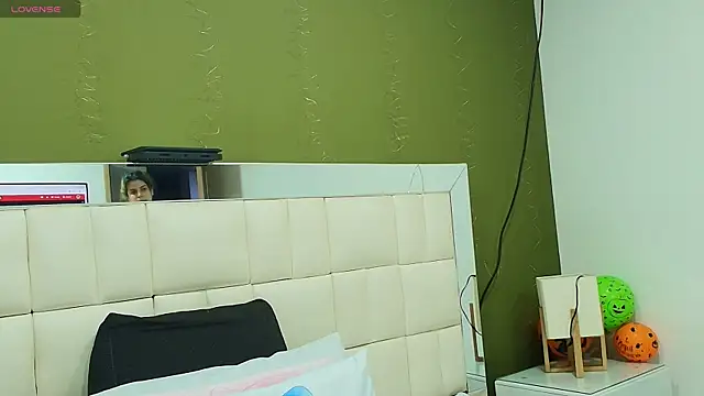 gisell gomez online show from October 26, 2025, 12:05 pm