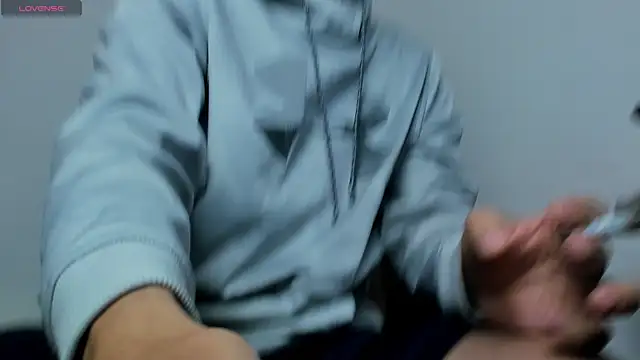 axel davis  online show from December 20, 2025, 9:01 am