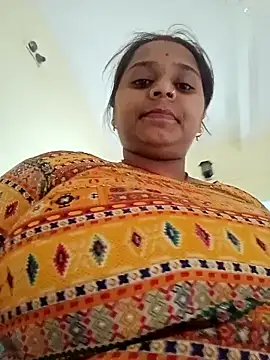 Snapshot of Hot_crety chatting on October 12, 2025, 11:44 am Hot crety online show from October 12, 2025, 11:44 am