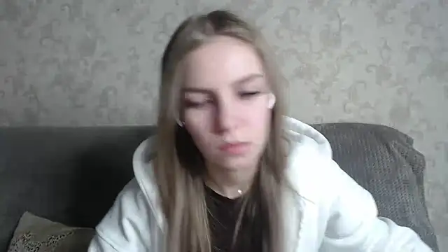 HitGyrl online show from March 4, 2026, 1:02 am