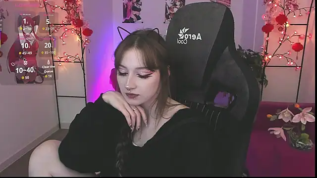 Snapshot of LiliLuna chatting on April 9, 2026, 4:13 pm LiliLuna online show from April 9, 2026, 4:13 pm