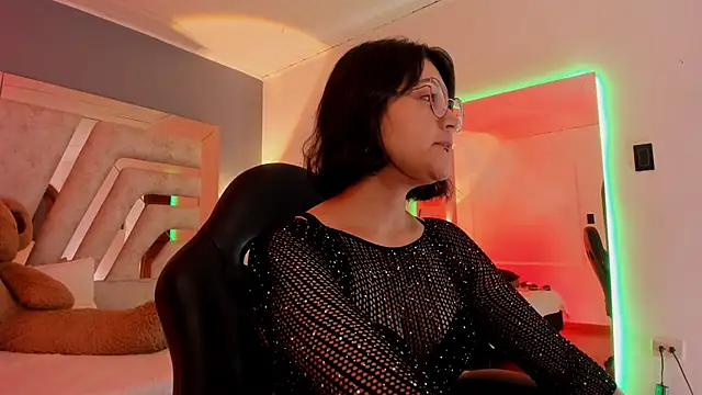 Snapshot of Raben_Enigma chatting on October 8, 2025, 1:29 am Raben Enigma online show from October 8, 2025, 1:29 am