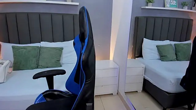 anagil  online show from December 20, 2025, 8:33 pm