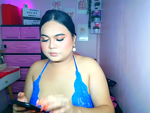Snapshot of YourThicc_bella chatting on July 8, 2026, 3:56 pm YourThicc bella online show from July 8, 2026, 3:56 pm