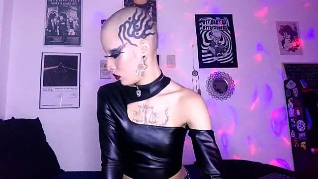 plutonbluemooon333 online show from October 26, 2025, 1:39 am