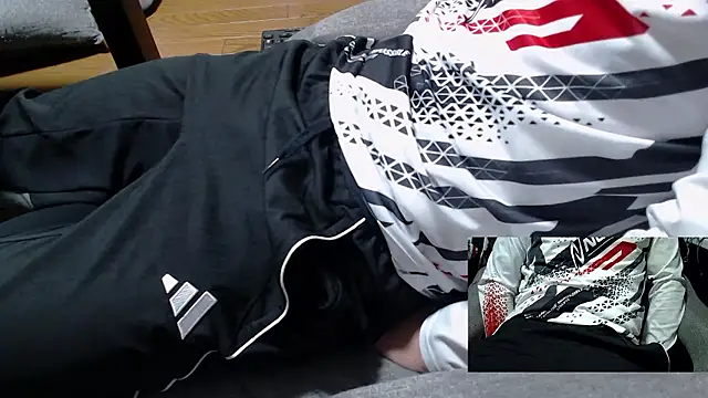 Snapshot of Yasu2000 chatting on December 1, 2025, 7:20 am Yasu2000 online show from December 1, 2025, 7:20 am