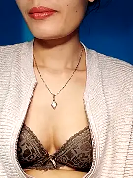 Hinna x online show from November 25, 2025, 2:34 am