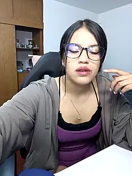 asumi 18 online show from October 6, 2025, 9:43 am