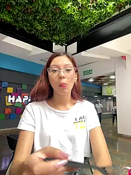 Melody-baby online show from November 16, 2025, 7:40 pm