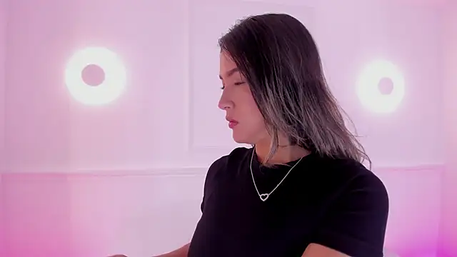 aleksandramiller  online show from June 4, 2026, 1:16 pm