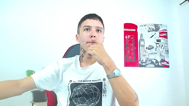 Cumandres18 online show from December 18, 2025, 3:27 pm