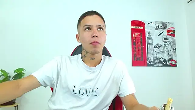 Cumandres18 online show from April 11, 2026, 2:43 pm