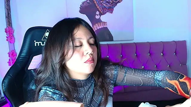 catalina santana20 online show from November 21, 2025, 8:52 pm