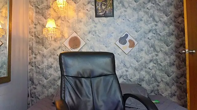 Apolo rousse1 online show from December 18, 2025, 8:34 pm