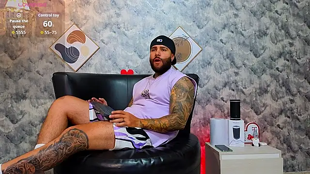 Apolo rousse1 online show from February 18, 2026, 9:22 pm