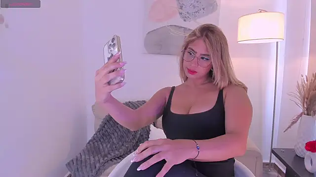 Snapshot of Agatha_brown1 chatting on October 7, 2025, 3:35 pm Agatha brown1 online show from October 7, 2025, 3:35 pm