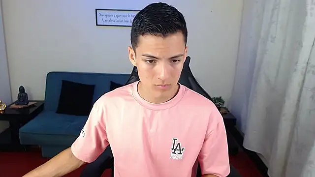 Matiius18 online show from October 30, 2025, 1:53 pm