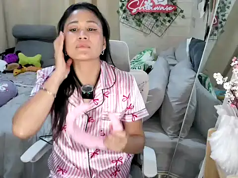 Shiawase1125 online show from October 1, 2025, 5:23 am