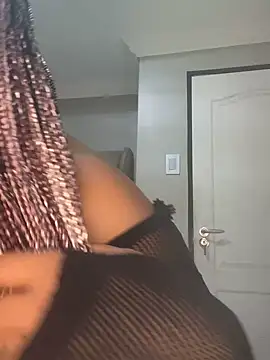 BQueen223 online show from November 17, 2025, 10:58 pm