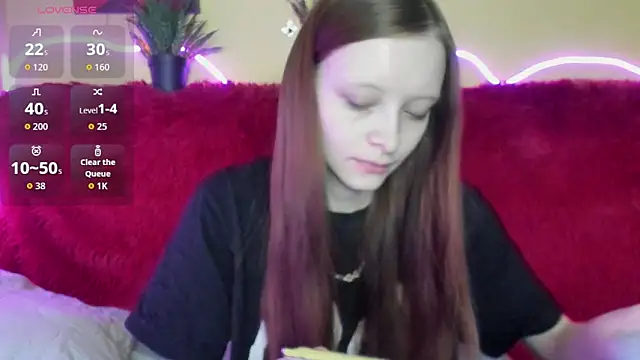 AliceHaris online show from December 3, 2025, 1:17 am