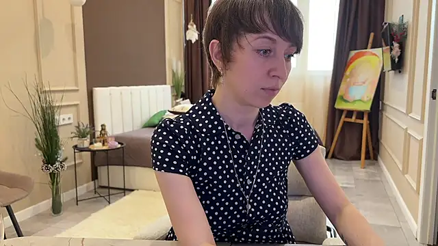 daniellia  online show from May 22, 2026, 2:26 pm