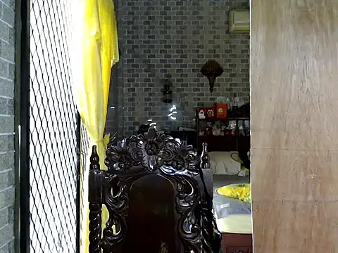 kylinexx online show from April 28, 2026, 2:27 am